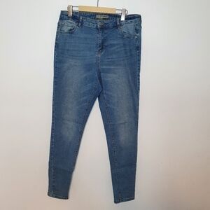 Denim and CO High-Waisted Jeans Size 12